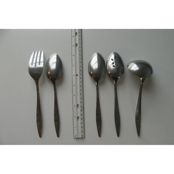 Oneidacraft Deluxe Lasting Rose Stainless Steel Serving Set - Picture 3 of 4